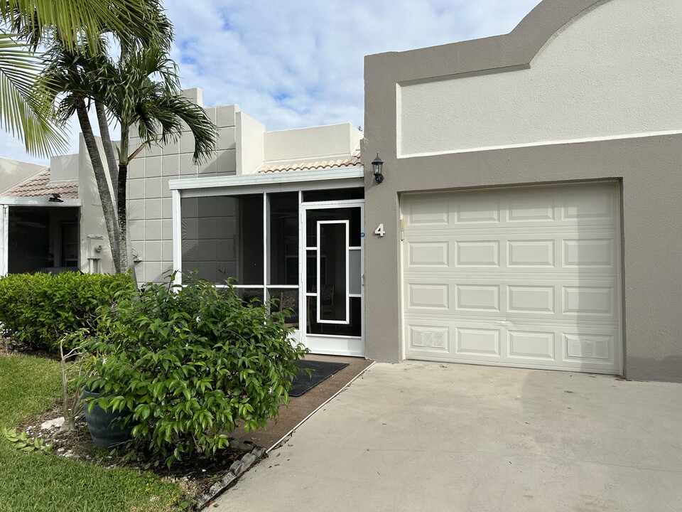 9215 Flynn Cir in Boca Raton, FL - Building Photo