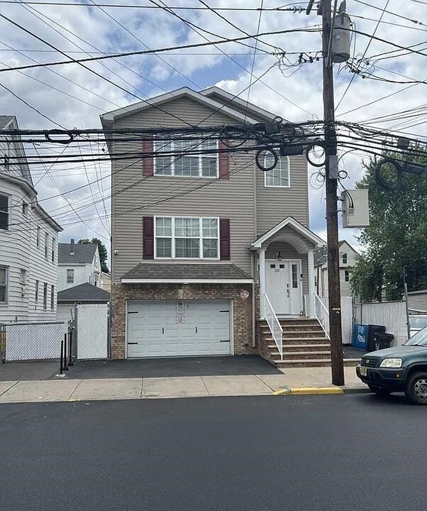 110 Redwood Ave-Unit -1 in Paterson, NJ - Building Photo