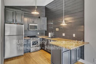 613 Hillsboro Rd in Franklin, TN - Building Photo