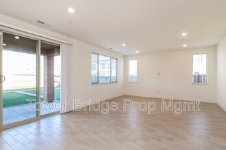 8829 Classical Wy in Elk Grove, CA - Building Photo - Building Photo