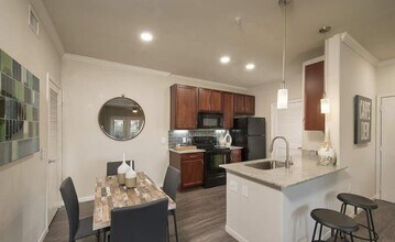 11900 Shadow Creek Pkwy in Pearland, TX - Building Photo - Building Photo