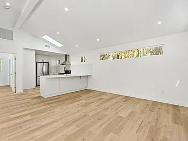 908 Daisy Ave in Carlsbad, CA - Foto de edificio - Building Photo