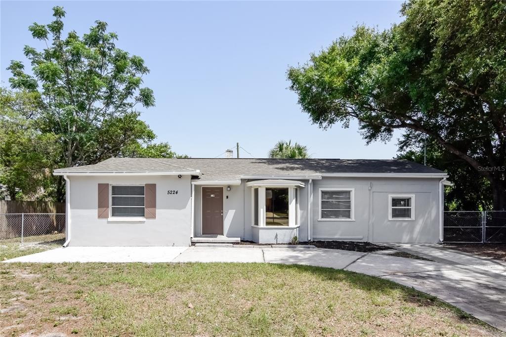 5224 Puritan Ave in Tampa, FL - Foto de edificio
