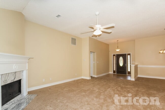 305 Emerald Trce in Jonesboro, GA - Foto de edificio - Building Photo