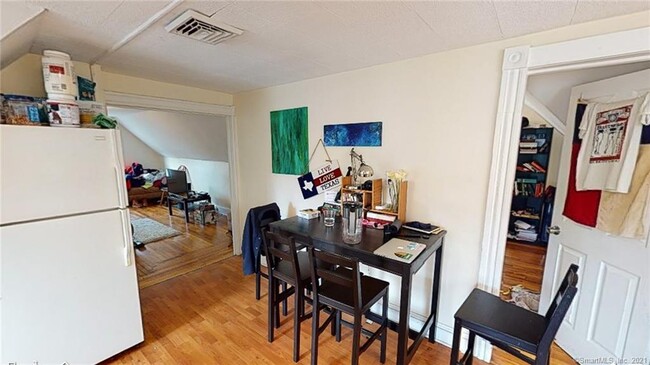 382 Crown St in New Haven, CT - Building Photo - Building Photo