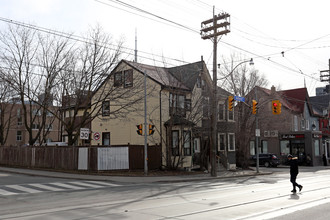 219-221 Bathurst St in Toronto, ON - Building Photo - Building Photo