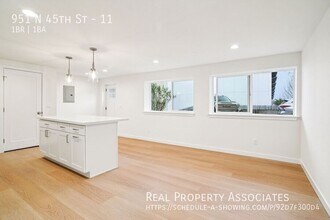 951 N 45th St in Seattle, WA - Building Photo - Building Photo
