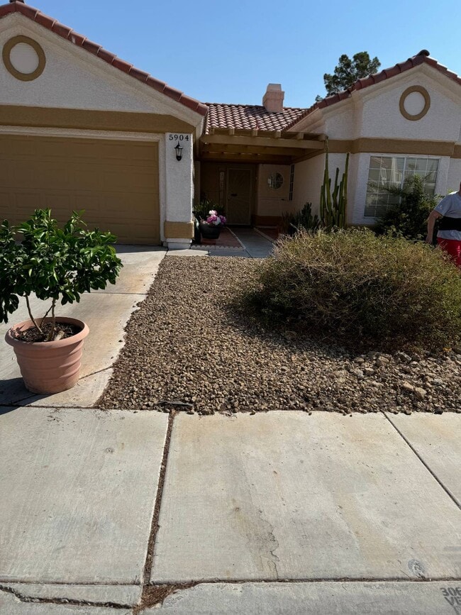 5904 Alimar Dr in Las Vegas, NV - Building Photo - Building Photo