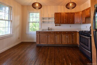 59 Orchard Dr in Rhinecliff, NY - Building Photo - Building Photo