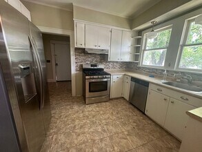 559 Gladstone Blvd in Shreveport, LA - Building Photo - Building Photo