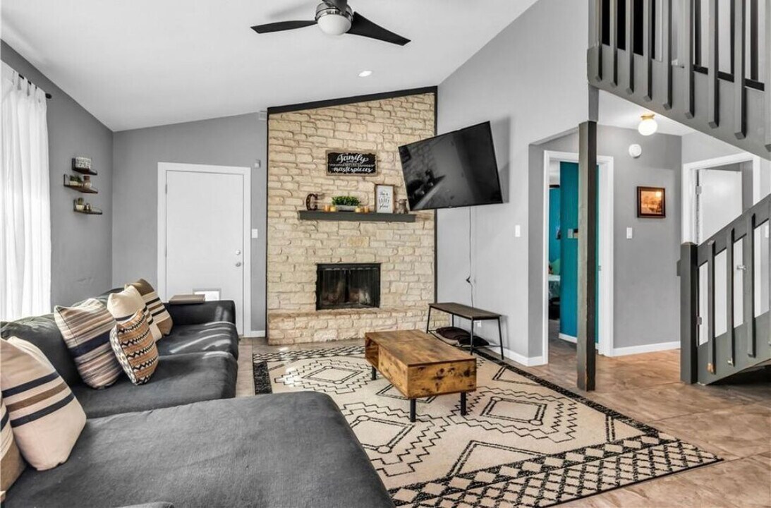 201 E Noton St in Pflugerville, TX - Building Photo