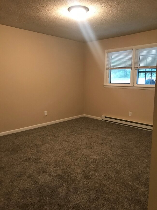 6051 Tobaccoville Rd in Tobaccoville, NC - Foto de edificio - Building Photo