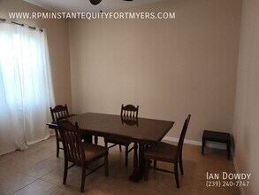 8120 Banyan Breeze Way in Ft. Myers, FL - Building Photo - Building Photo