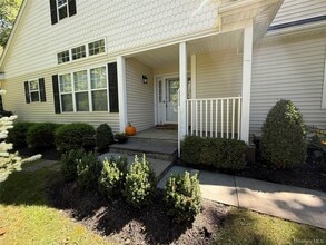 33 Osborne Glen in Poughquag, NY - Building Photo - Building Photo