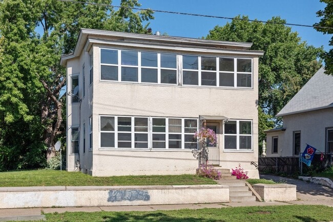 property at 803-803 5th Ave SE