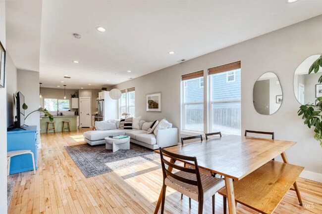 1645 E 3rd St in Moscow, ID - Foto de edificio - Building Photo