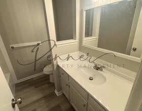 102 Sky Vue Dr in Raymore, MO - Building Photo - Building Photo