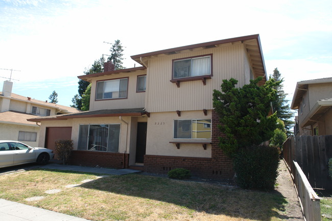 2225 Deborah Dr in Santa Clara, CA - Building Photo - Building Photo