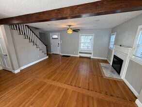 23 Tiverton Pky in Worcester, MA - Foto de edificio - Building Photo