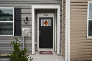 852 Mersey Ln in Salisbury, MD - Building Photo