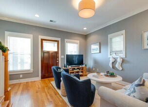 326 Sylvan Park Ln in Nashville, TN - Building Photo - Building Photo