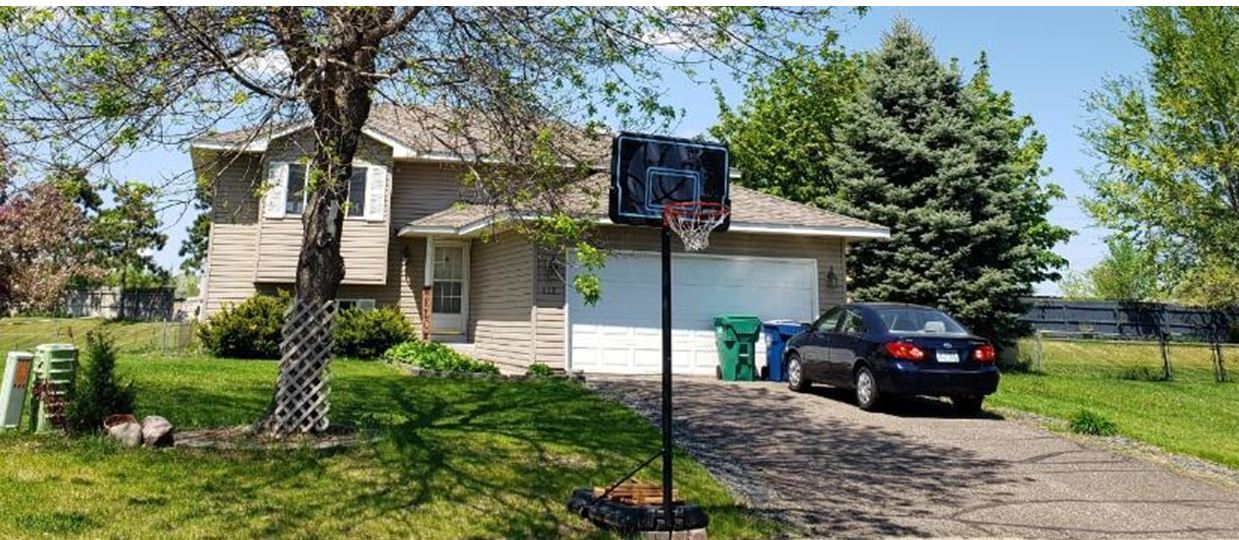517 Tower Pond Ct in Anoka, MN - Building Photo