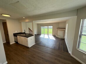 2359 Sweet Creek Ct in Grove City, OH - Foto de edificio - Building Photo