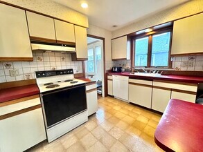 35 Flett Rd in Belmont, MA - Building Photo - Building Photo