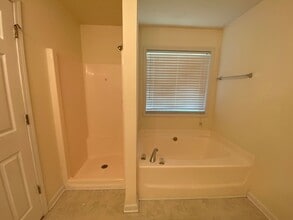 100 Pine Bark Ln in Athens, GA - Building Photo - Building Photo