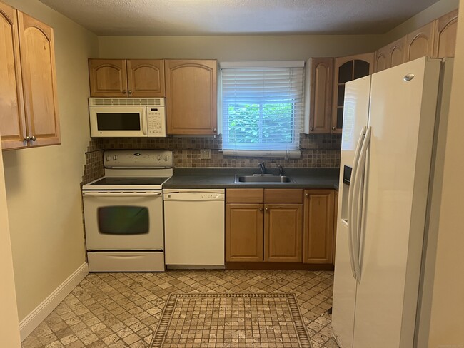 40 Leslie Rd in Bridgeport, CT - Building Photo - Building Photo