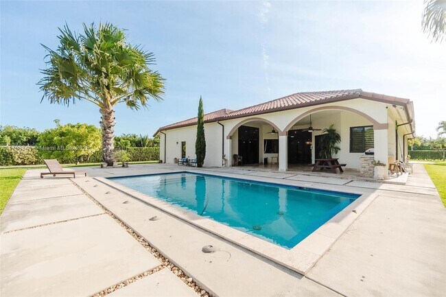 23525 SW 217th Ave in Homestead, FL - Building Photo - Building Photo