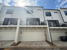 15336 Ballancroft Pkwy in Charlotte, NC - Building Photo