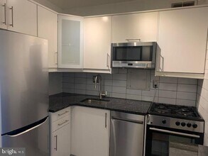 300 M St SW in Washington, DC - Building Photo - Building Photo