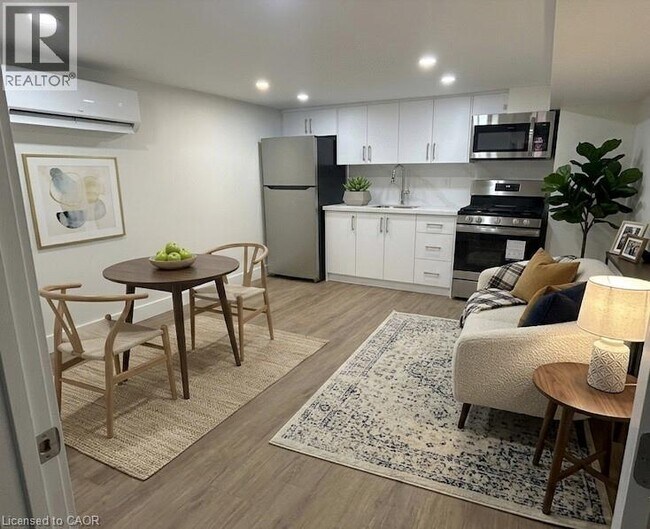 259 John St S in Hamilton, ON - Building Photo - Building Photo