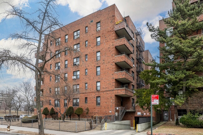 2850 Ocean Parkway in New York, NY - Building Photo - Building Photo