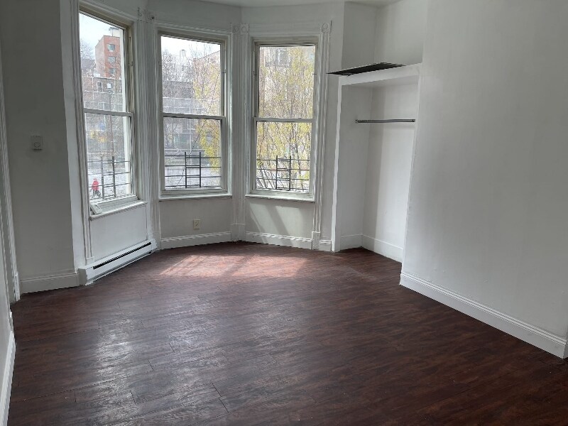 0 E Tremont Ave in Bronx, NY - Building Photo
