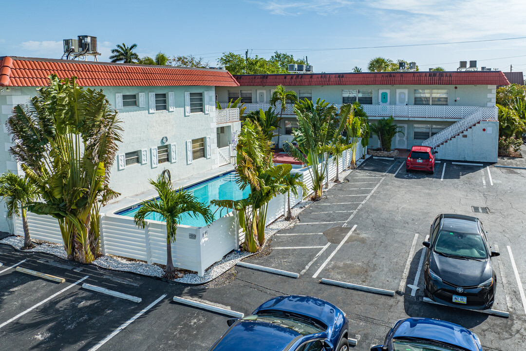 RAM Lighthouse Apartments in Lighthouse Point, FL - Building Photo