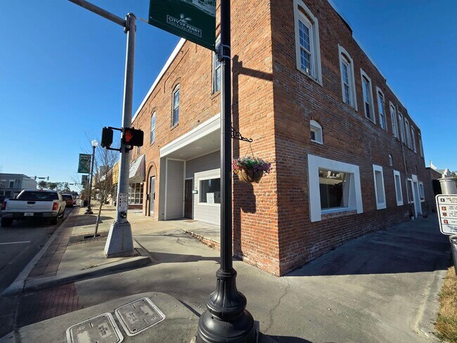 131 N Jefferson St in Perry, FL - Building Photo - Building Photo