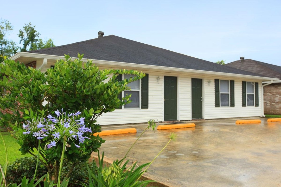 Chateau Audubon Apartments in Thibodaux, LA - Building Photo