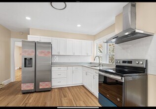 26 Linden St in Fitchburg, MA - Foto de edificio - Building Photo