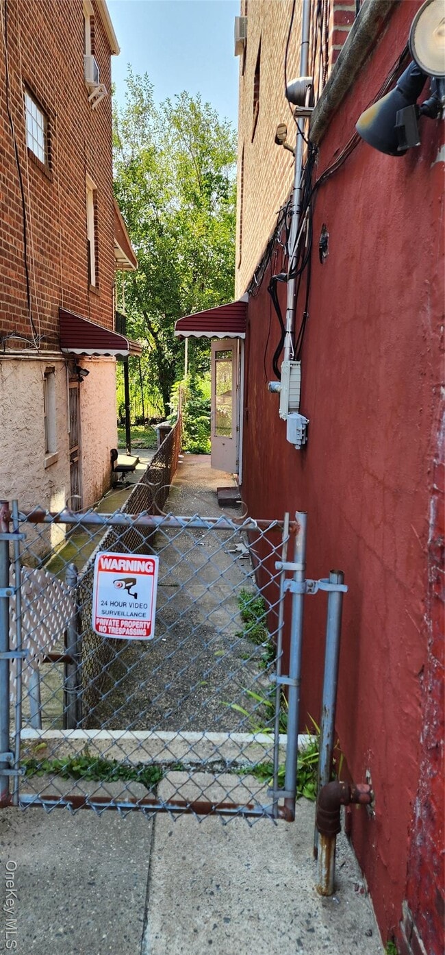2751 Fish Ave in Bronx, NY - Building Photo - Building Photo