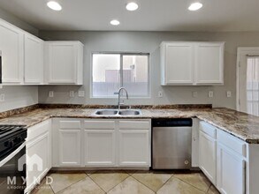 4812 Vista Sandia Way in Las Vegas, NV - Building Photo - Building Photo