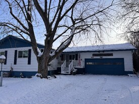 822 12th St W in Columbia Falls, MT - Building Photo