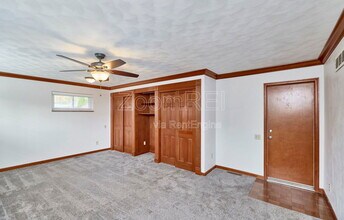 9210 Medallion Ct in St. Louis, MO - Building Photo - Building Photo