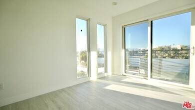 4642 St Elmo Dr in Los Angeles, CA - Building Photo - Building Photo