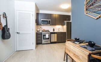 200 W Superior St, Unit 2706B in Chicago, IL - Building Photo