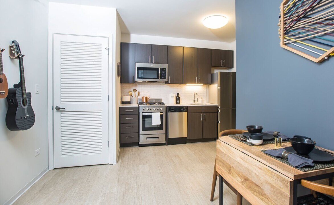 200 W Superior St, Unit 2706B in Chicago, IL - Foto de edificio