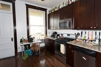 870 W Buckingham Pl, Unit M08H in Chicago, IL - Building Photo - Building Photo