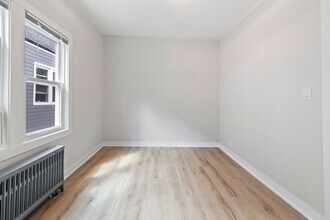 5002 W Gunnison St in Chicago, IL - Building Photo - Building Photo