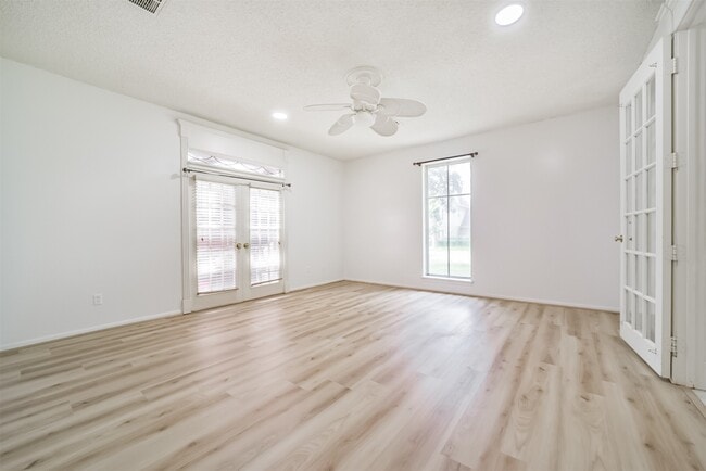 15738 Fleetwood Oaks Dr